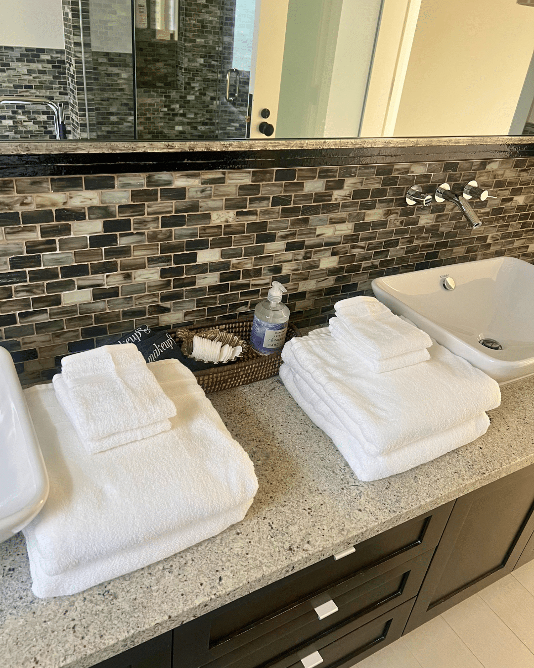 thepurplemaids-clean-folded-towels-innis-arden-shoreline-wa